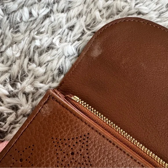 LOUIS VUITTON Cognac Monogram Mahina Leather Amelia Wallet - Picture 4 of 13